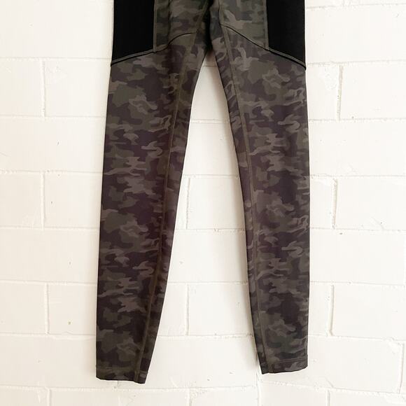 GOOD AMERICAN Pocket Sculpt Camo Leggings XS - Picture 5 of 10